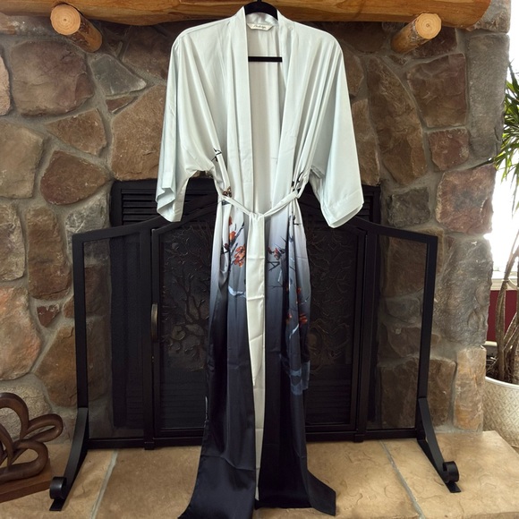 Elegant Women's Satin Kimono Robe - White and Black - Picture 9 of 9